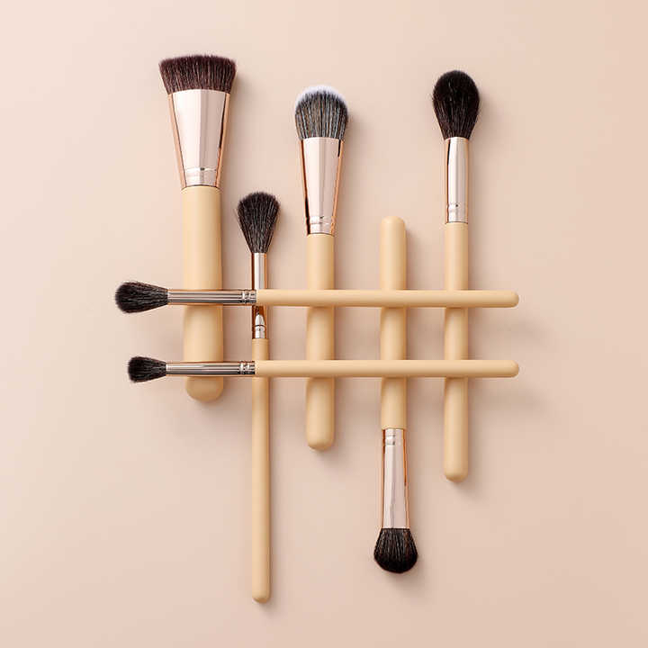 مجموعة فرش مكياج   13 قطعة بلون الكراميل