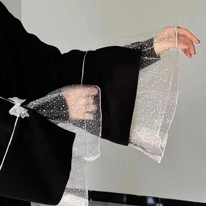 Black closed abaya 
