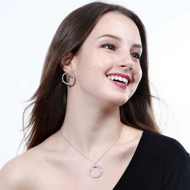أقراط وقلادة على شكل ورقة شجرLeaf Earrings and Necklace