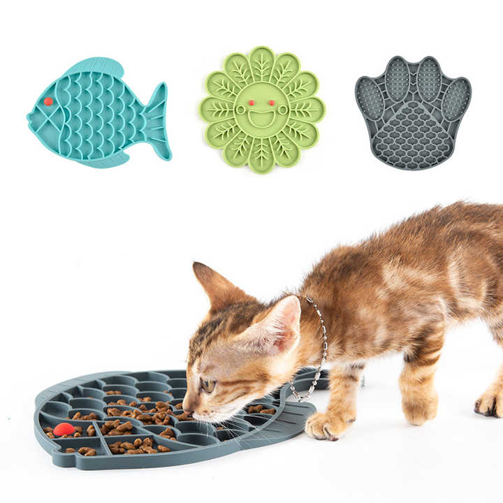 Dropshipping Fish Shape Silicone Dog Licking Toy. 