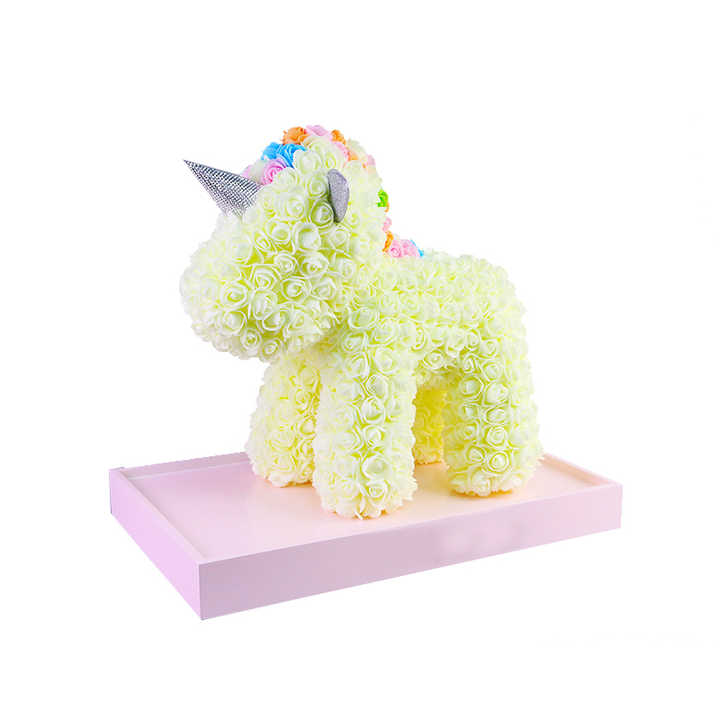 دمية دب, دمية صابون جميلة محتفظ بالزهور على شكل دب وردي Teddy bear, beautiful soap doll holding flowers in the shape of a pink bear