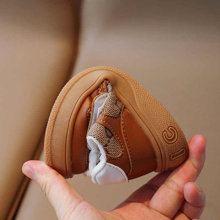 New high quality sneakers. 