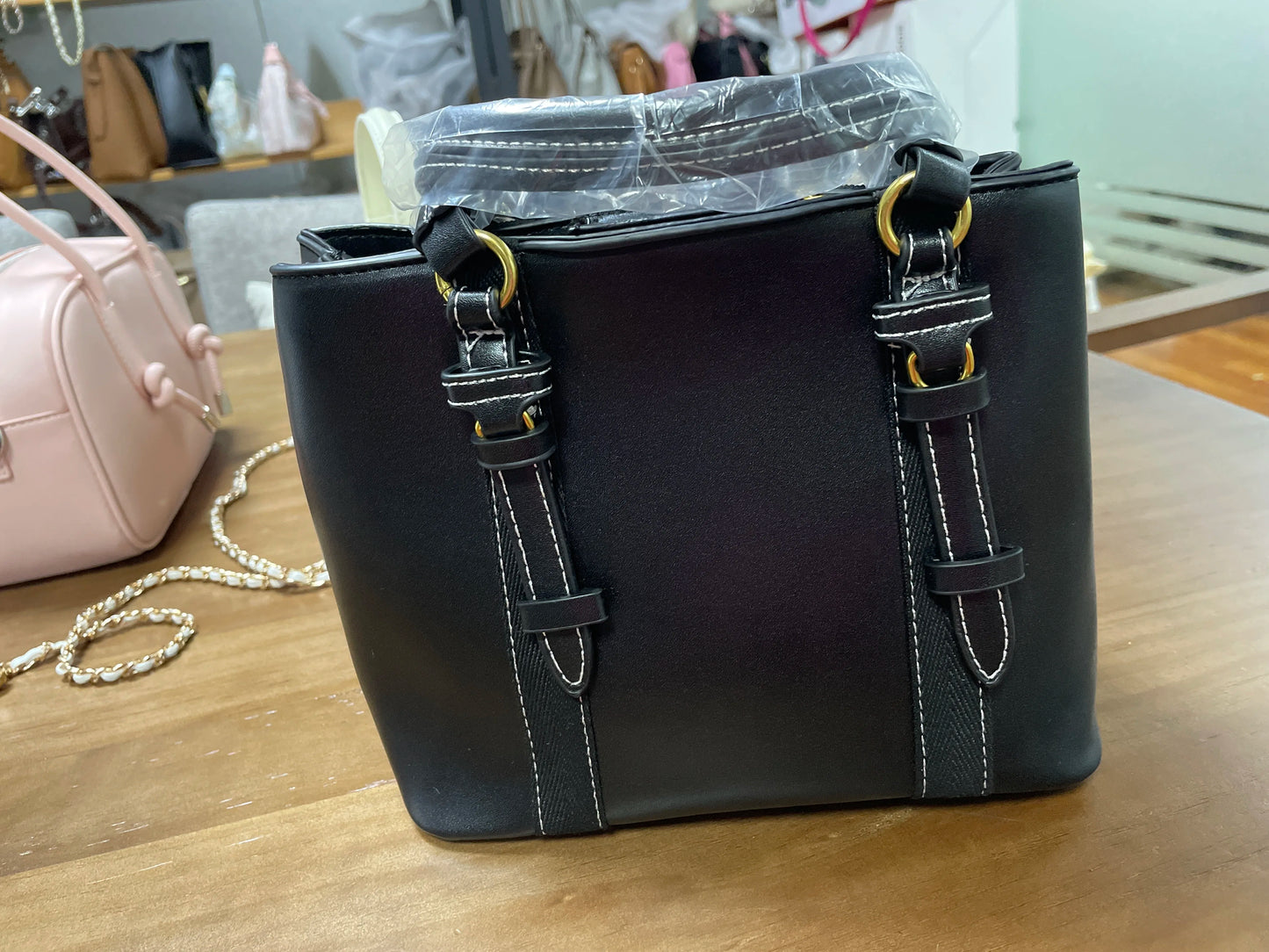 Versatile bucket handbags 