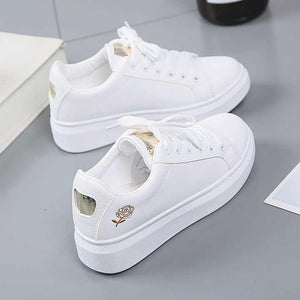 Women's sports shoes 