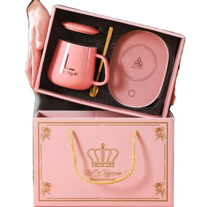 هدايا صغيرة عملية للإعلانات إبداعية تمنح الشركة للعملاء هدية كوب لشركاء الأعمال Practical small gifts for creative advertising. Company gives customers a gift of a mug for business partners.