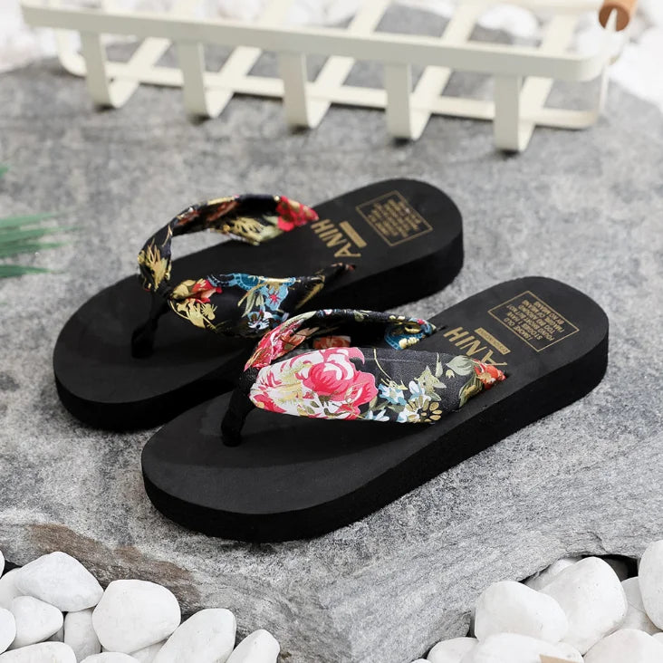 Women's beach slippers 