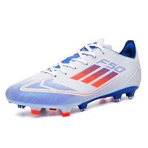 Low-top soccer shoes 