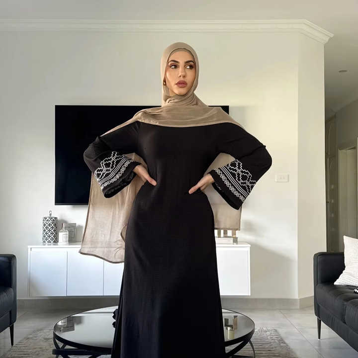 Elegant Middle Eastern Abaya 