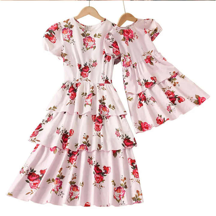 الأم والبنت - ملابس صيفية جديدة للأطفال