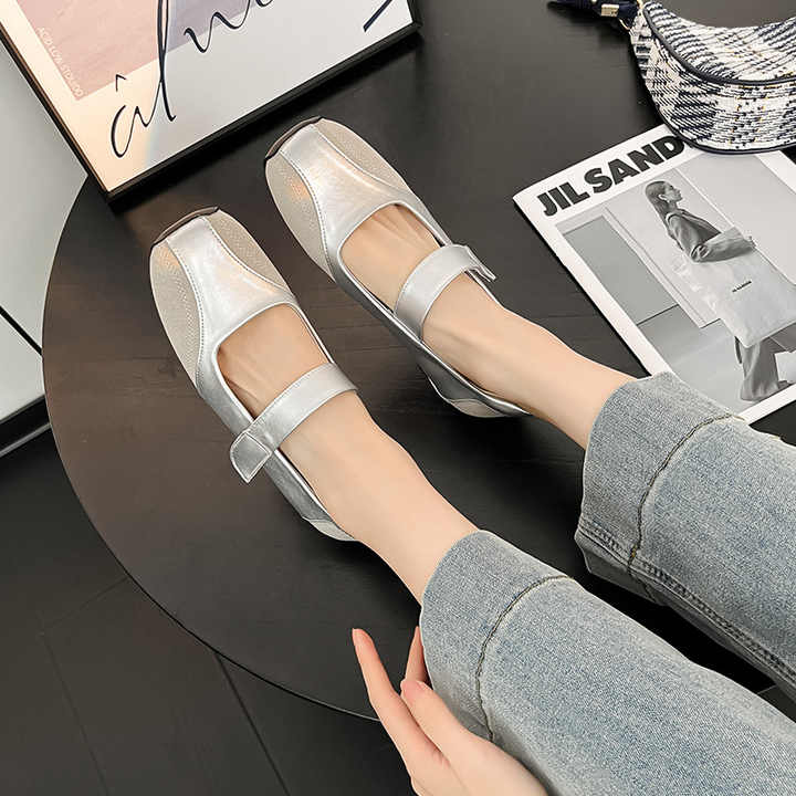 Women's flat shoes 
