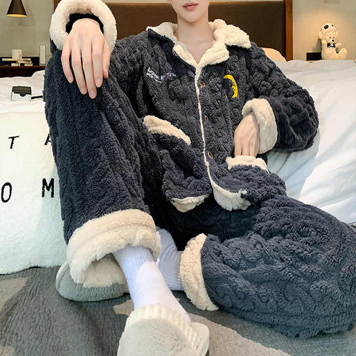 Two-piece flannel pajamas .. قطعتين بيجامة الفانيلا