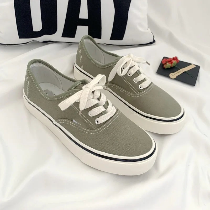 Women's sports shoes