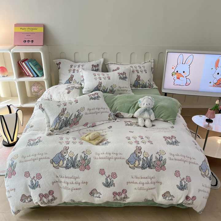 Four-piece velvet snowflake sculpture. 