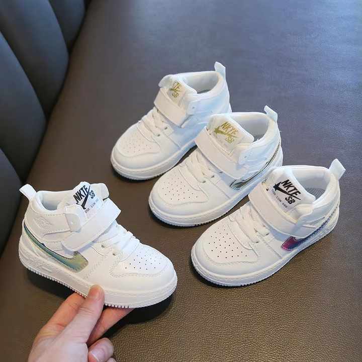 Girls' sports shoes 