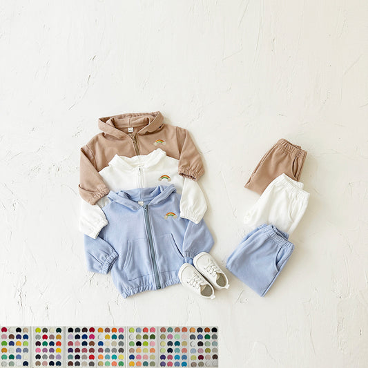 طقم ملابس بشعار قوس قزح