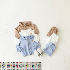 طقم ملابس بشعار قوس قزح