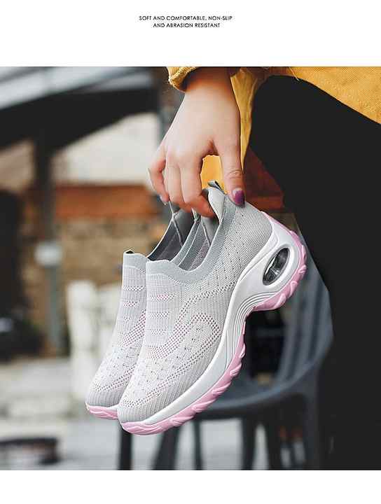 Women's sports shoes 