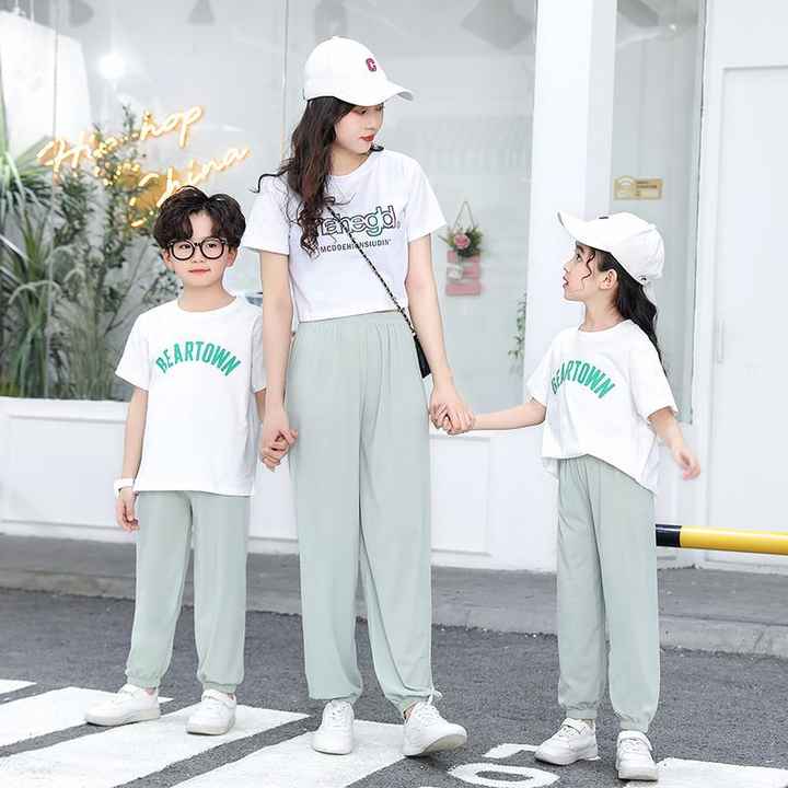 ملابس عائلية متطابقة بالجملة للأم والابنة ملابس عائلية مخصصة للأبوين والطفل ملابس عائلية متطابقة Wholesale Matching Family Outfits for Mother and Daughter Custom Family Outfits for Parents and Kids Matching Family Outfits