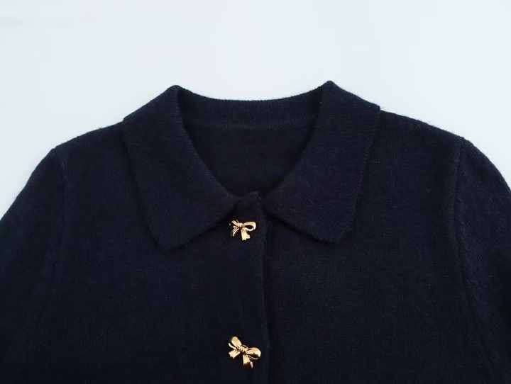 Knitted cardigan with sleeves