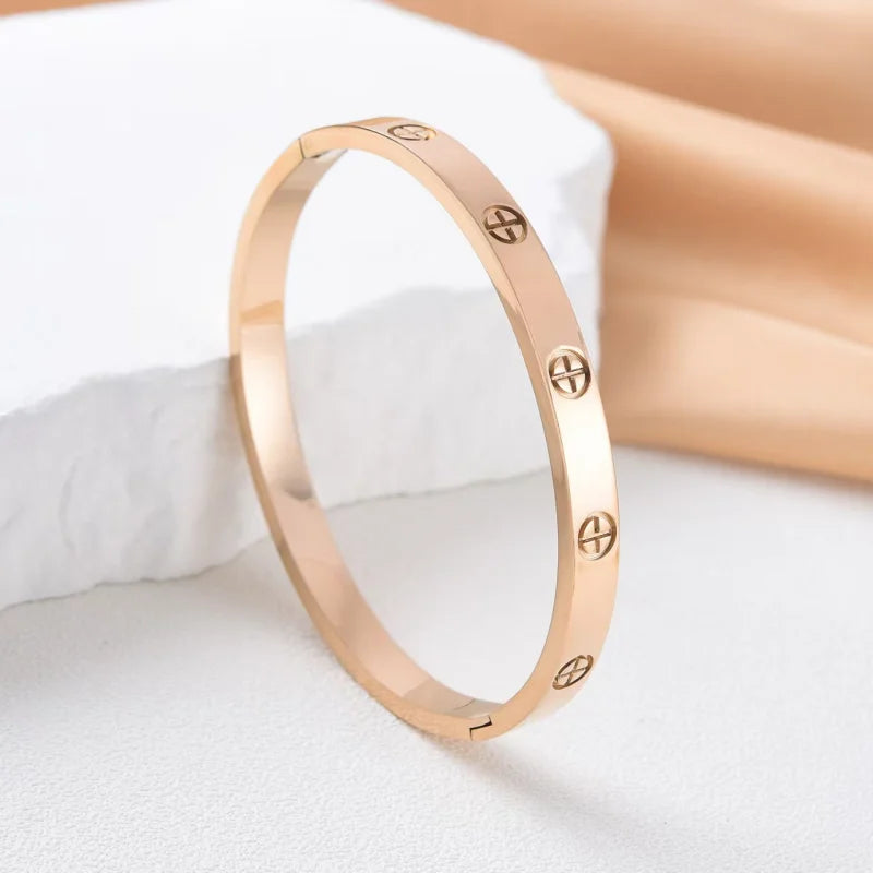 Exquisite and Fashionable Cross Bracelet 