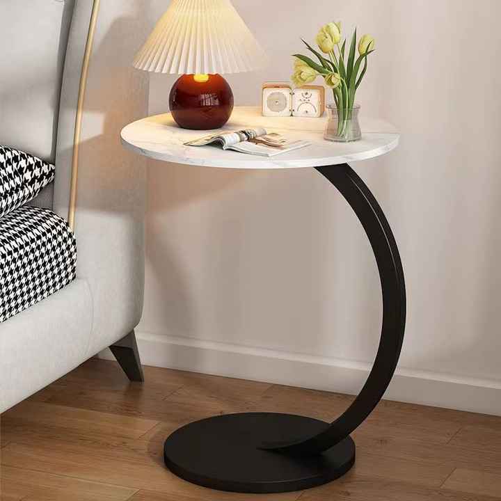 جولة صغيرة بسيطة لغرفة المعيشة وتناول . Simple small tour of the living room and dining room
