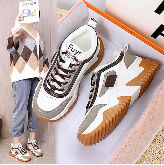 Women's sports shoes 