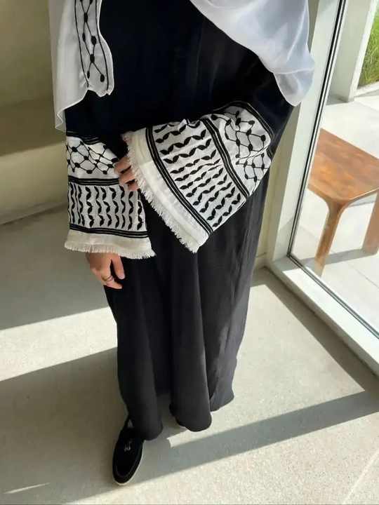 Women's abayas for outings and occasions 