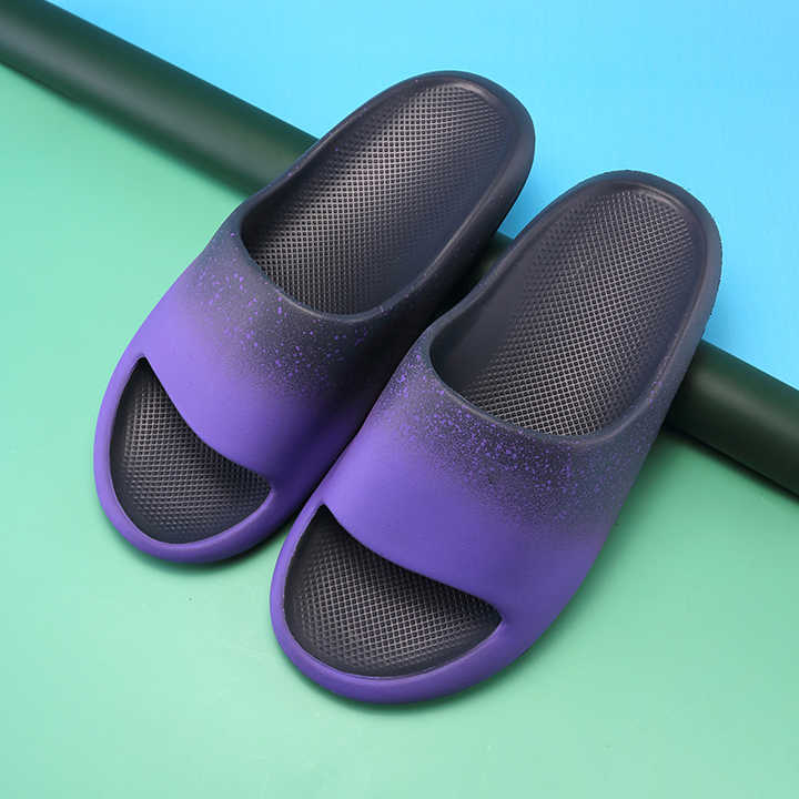 Comfortable men's slippers 