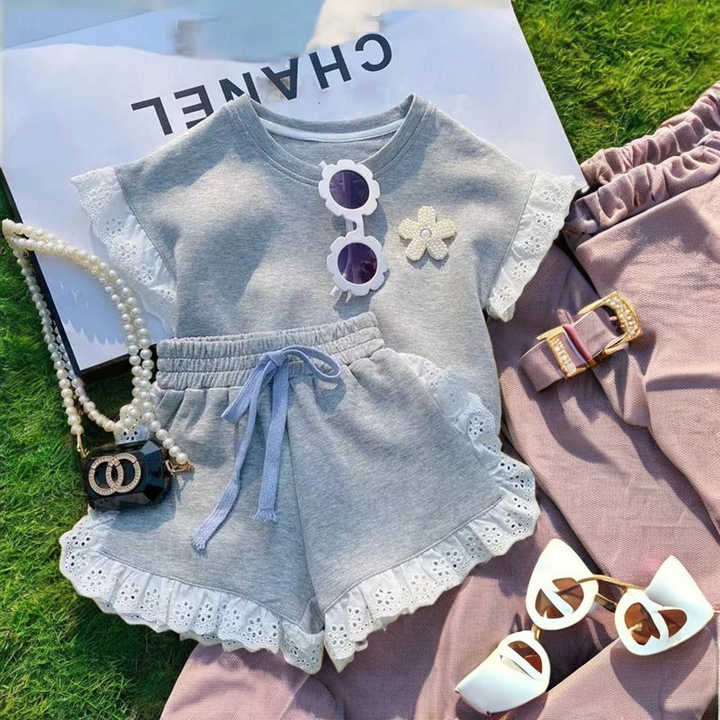 New Summer Girls Clothing Sports Shorts with Floral Accessories Round Neck Cotton Top New Summer Girls Clothing Sports Shorts with Floral Accessories Round Neck Cotton Top 