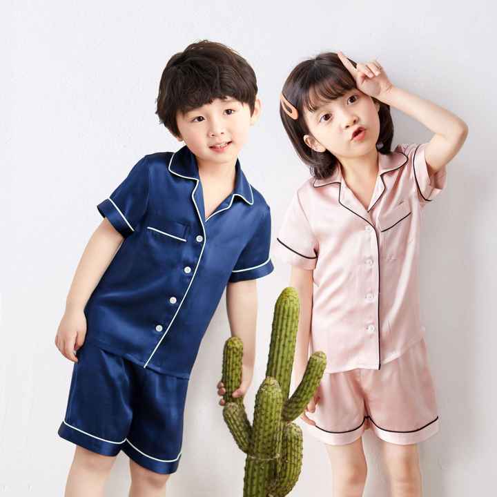 Long-sleeved silk pajamas 