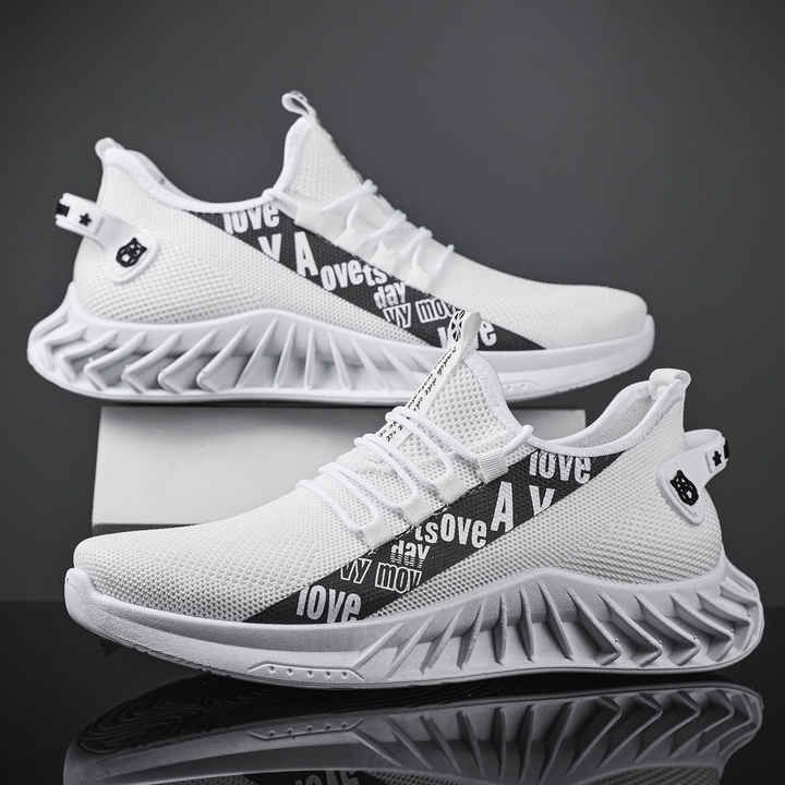 Fashionable casual sneakers