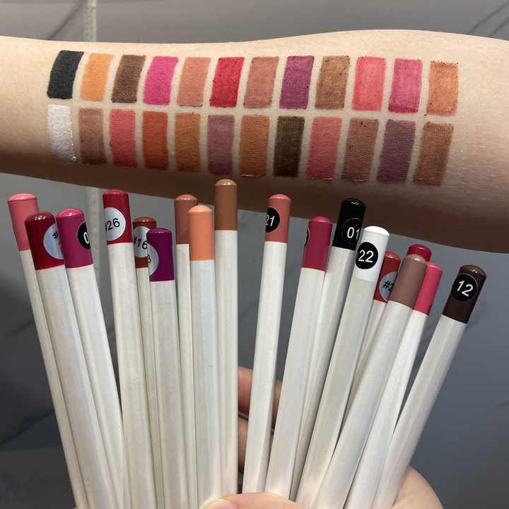 قلم تحديد الشفاه