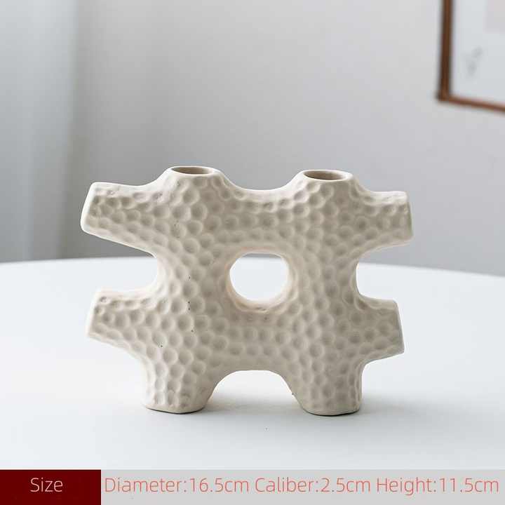 Home Decor Ins Circle Creative Design Handmade Circle Decorative Ceramic Flower Small Flower Vase Hug Donut Vase Setديكور المنزل إنز دائرة تصميم إبداعي دائرة يدوية الصنع مزخرفة زهرة سيراميك صغيرة فازة زهور Hug طقم فازة دونات