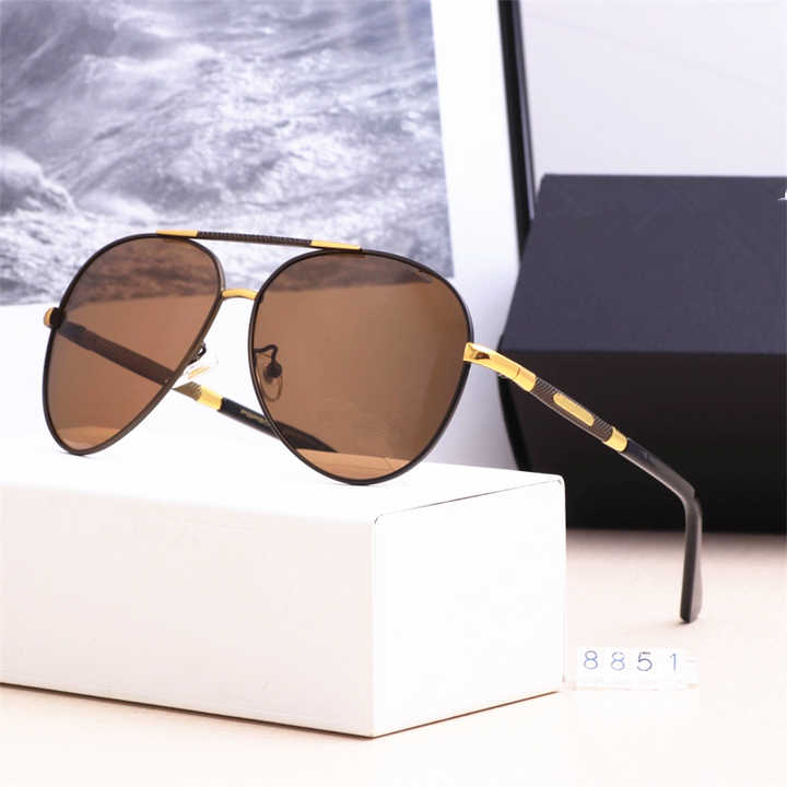 Fashionable polarized sunglasses