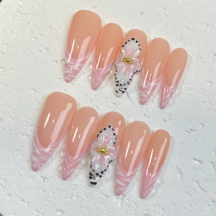 طلاء أظافر فرنسي على شكل لؤلؤة كمثرى طويلة جدًا مصنوع يدويًا - Handmade Ultra-Long Pear-Shaped French Pearl Nail