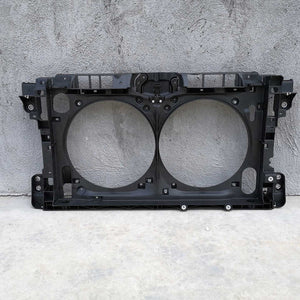 Cooling system radiator bracket 