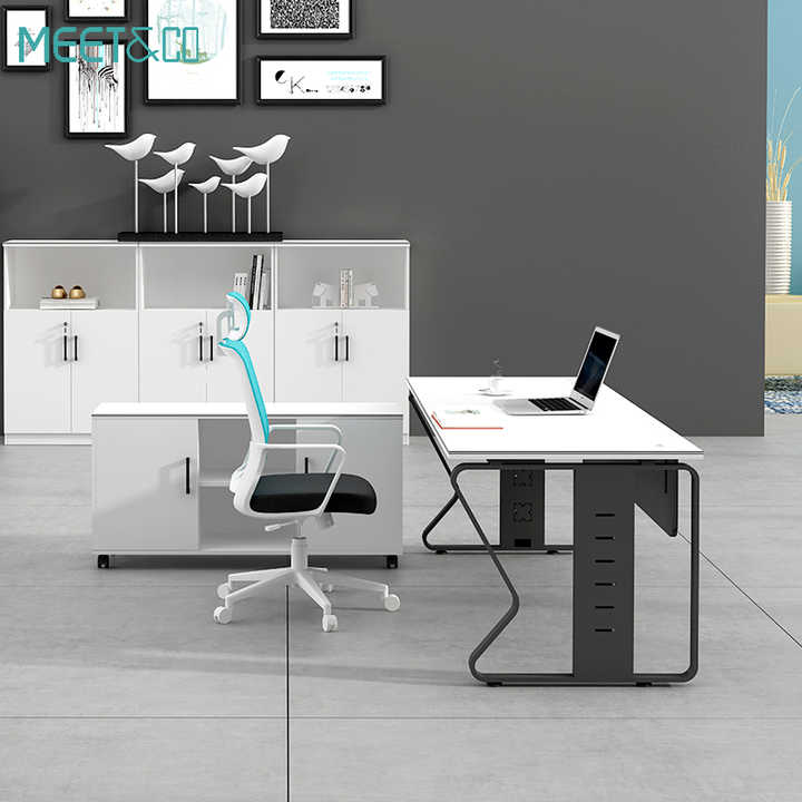 wooden desk 