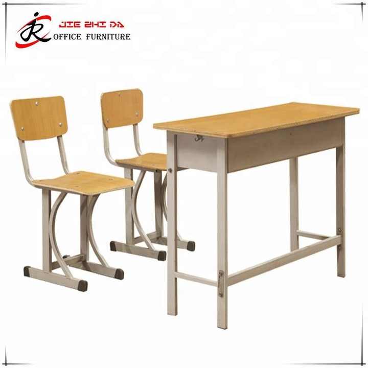 مقعد ومكتب الاطفال  - مستلزمات العرض