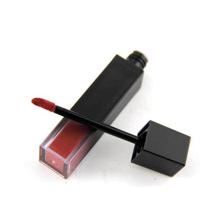 احمر الشفاه غير لامع - matte lipstick