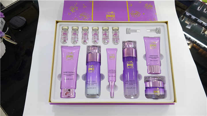 العناية بالبشره مرطب الوجه - Skin care facial moisturizer