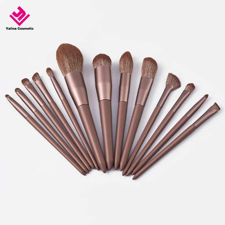 مجموعة فرش باللون البني