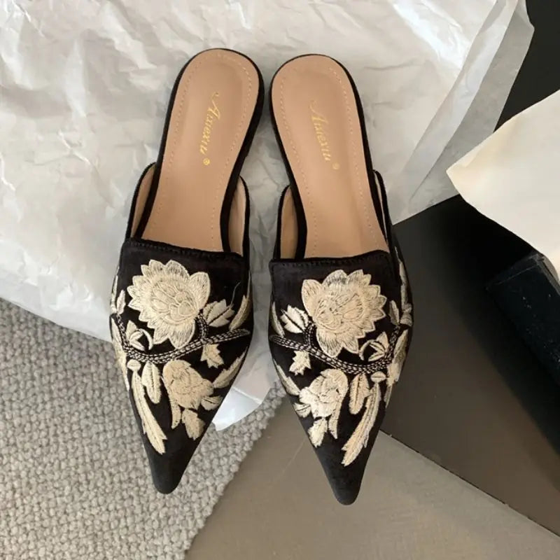 Women's casual shoes 