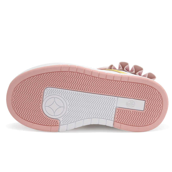 أحذية رياضية وردية