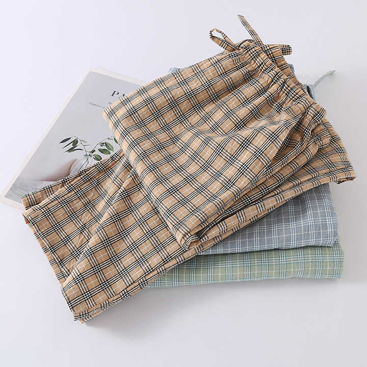 سراويل النوم الرجالية المصنوعة من القطن . Men's sleep pants made of pure cotton