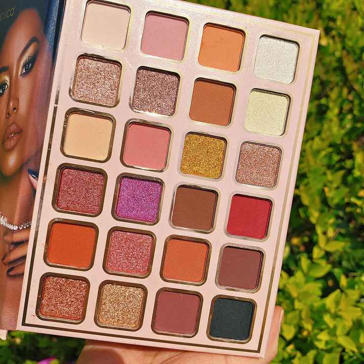 دفتر ميكب العيون