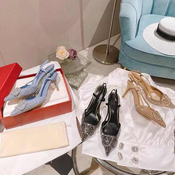 كعب نسائي عالي الإصدار