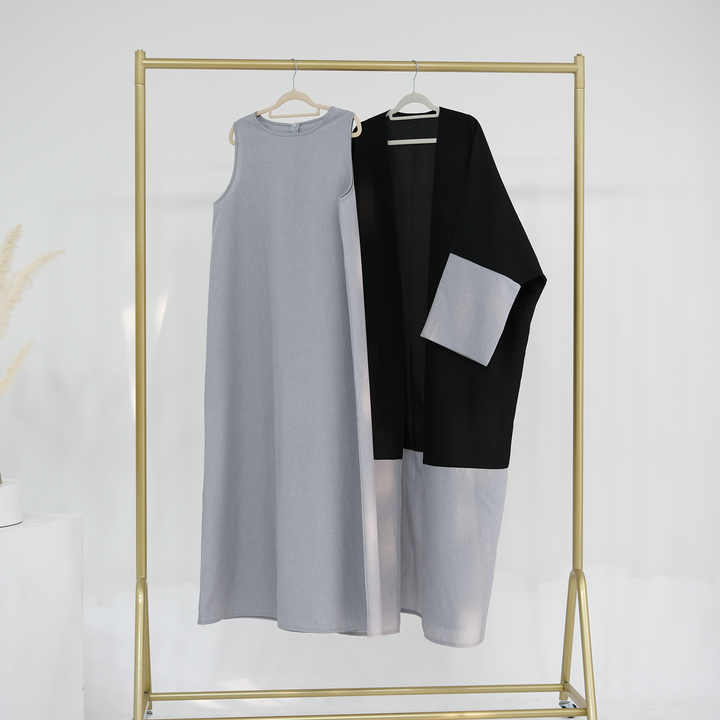Fashionable black abaya 