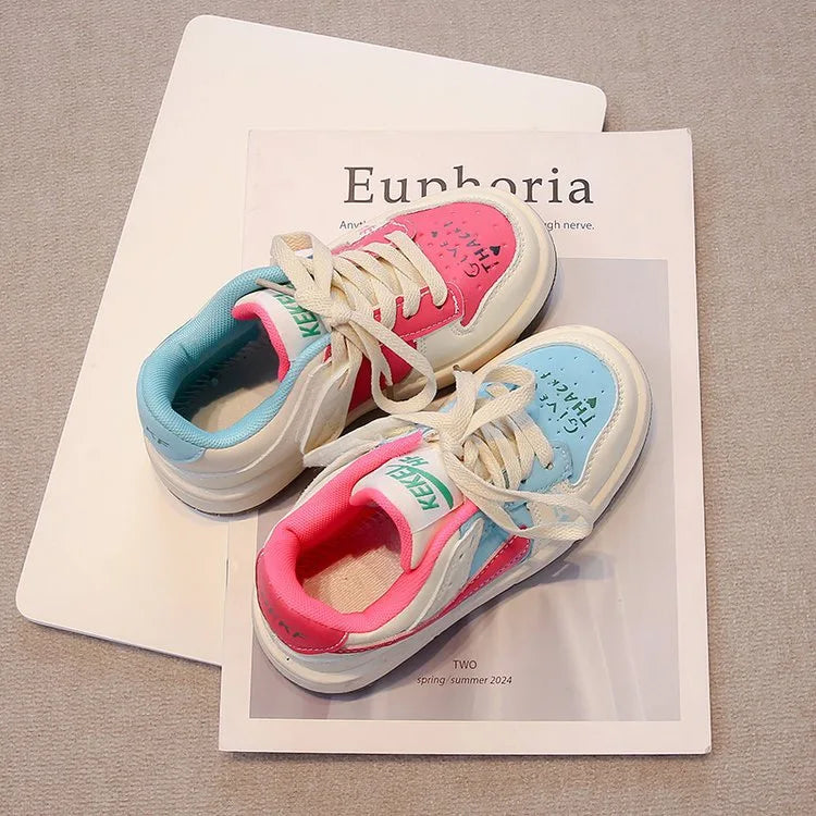 Stylish sports shoes for girls 