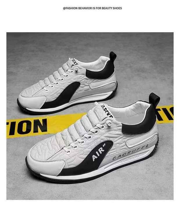 Flat suede upper shoe 
