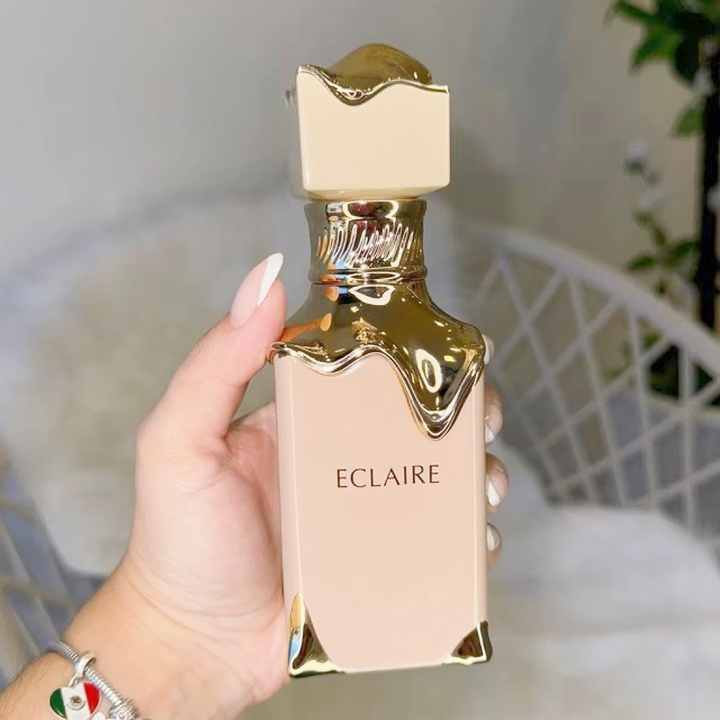 Eclair's best-selling fragrance for Arabic women. A sweet and classic fragrance spray with lemon and pink fruit notes. 